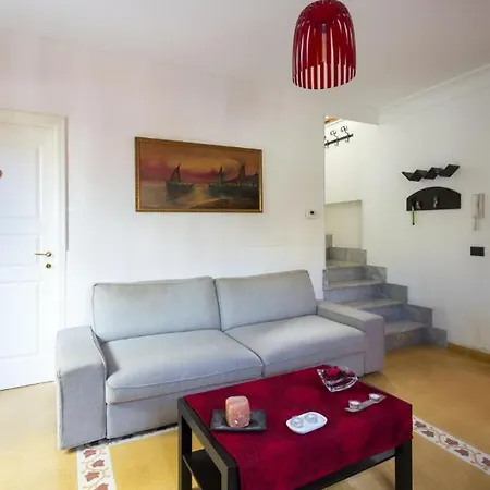 Housemilia - Royal Palace Apartment *