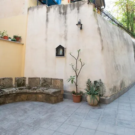 Housemilia - Royal Palace * Palermo