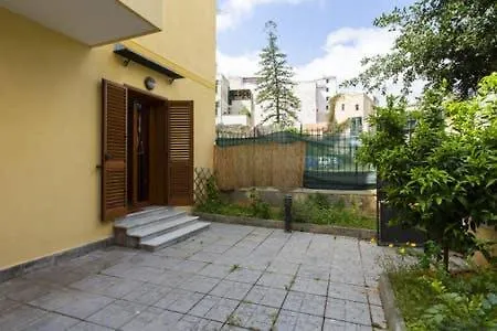 Housemilia - Royal Palace Apartment *