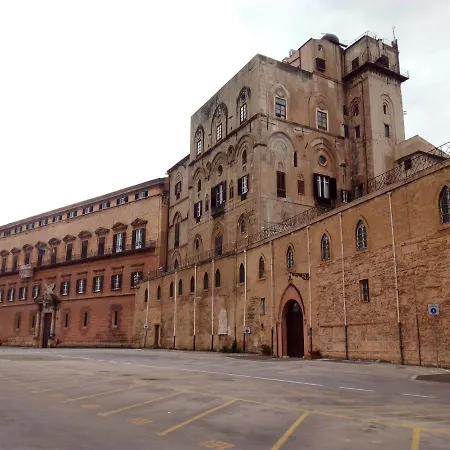 Housemilia - Royal Palace Palermo
